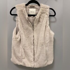 Maurices woman’s faux fur vest size small, like new